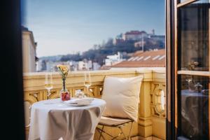 Rõdu või terrass majutusasutuses Grand Palace Brno