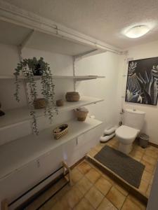 Koupelna v ubytování Maison à Aix-en-Provence avec grand jardin