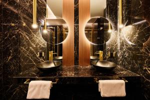 a bathroom with two sinks and a large mirror at Residenza Alferini - San Pietro in Rome +29 photos