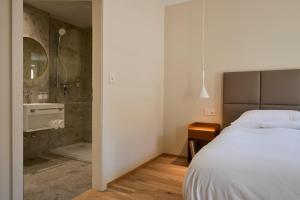 Koupelna v ubytování Hôtel Le Bec Bed and Chocolate self check-in