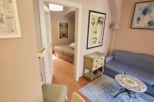 a living room with a blue couch and a bed at Il Cortile di San Rufino in Assisi