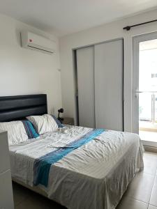 a bedroom with a large bed and a window at Cuarto privado in Santa Cruz de la Sierra