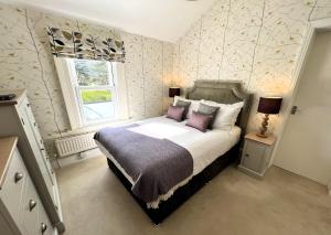 Ein Bett oder Betten in einem Zimmer der Unterkunft Ravenstone Lodge Country House Hotel
