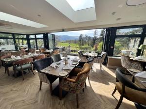 Ein Restaurant oder anderes Speiselokal in der Unterkunft Ravenstone Lodge Country House Hotel 