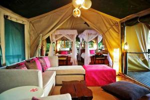 Samburu Intrepids Tented Camp的休息区