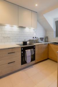 Kuchyň nebo kuchyňský kout v ubytování Central and peaceful two bedroom flat in town