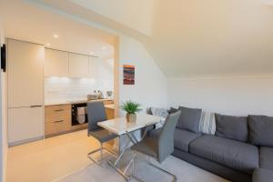 Kuchyň nebo kuchyňský kout v ubytování Central and peaceful two bedroom flat in town + 20 fotografií