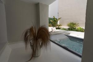 Bazén v ubytování Rosaviglia Luxury Villa - an Oia Private Hideaway nebo v jeho okolí