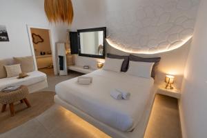Postel nebo postele na pokoji v ubytování Rosaviglia Luxury Villa - an Oia Private Hideaway