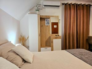 Ένα ή περισσότερα κρεβάτια σε δωμάτιο στο Guest House Lisina