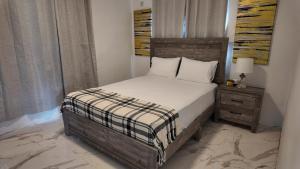 Ένα ή περισσότερα κρεβάτια σε δωμάτιο στο The Residence at Seville Gated FullyAC Washer Dryer