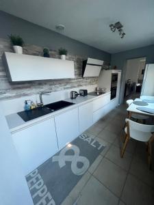 a kitchen with a sink and a counter top at Maison 5mn du centre ville du Mans à pied in Le Mans