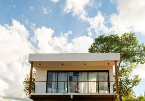 a house with a large window on top of it at Chalé Monte Lumier in Tiradentes