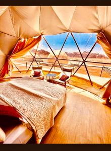 Postel nebo postele na pokoji v ubytování Desert Boulevard Camp