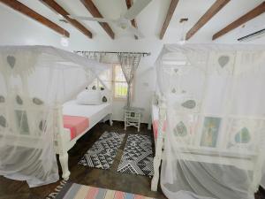 Postel nebo postele na pokoji v ubytování Afro-boho Villa with Private Pool