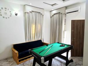 Φωτογραφία από το άλμπουμ του Lekki Conservational Apartment - 24hrs Power, Wifi, Smart TV, Netflix, Nature View σε Lekki