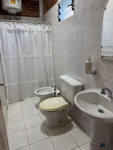 Et badeværelse på Casa en Paso de la Patria + 12 billeder