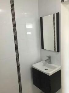 a bathroom with a sink and a mirror at Departamento A Fracc Cd Del Valle in Tepic