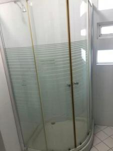 a shower with a glass door in a bathroom at Departamento A Fracc Cd Del Valle in Tepic