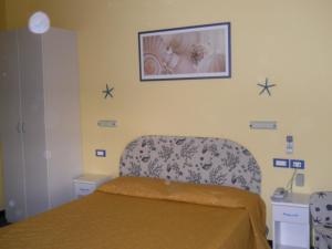 A bed or beds in a room at Hotel Solemare