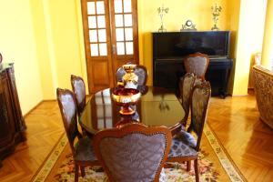 TV a/nebo společenská místnost v ubytování Guest House Lazika