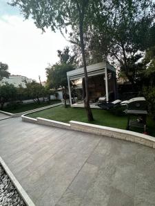 Ein Garten an der Unterkunft La Vela Luxury