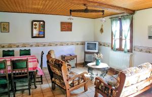 a living room with a table and chairs and a tv at 3 Bedroom Amazing Home In Hames Boucres in Hames-Boucres +25 photos