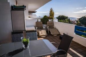Balkón alebo terasa v ubytovaní Sea view apartment with great terrace and 4 pools - Duquesa Suites 308