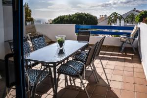 Balkón alebo terasa v ubytovaní Sea view apartment with great terrace and 4 pools - Duquesa Suites 308