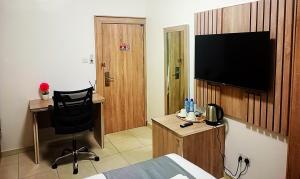 TV a/nebo společenská místnost v ubytování Destination hotel and suites