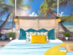 A bed or beds in a room at Shores Of Panama #0912 Még 32 kép