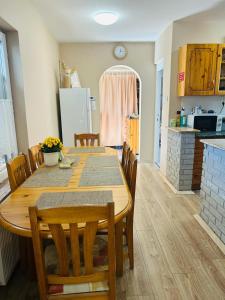 Köök või kööginurk majutusasutuses Gabi apartman
