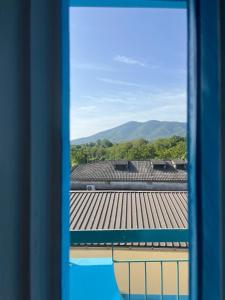 una vista da una finestra di un tetto di Residence Quedar a Melfi