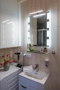 Koupelna v ubytování Apartament nad jeziorem Strykowskim + 37 fotografií