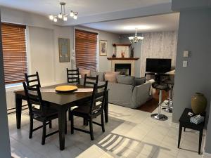 Imagen de la galería de ApartHotelMontreal by Les Terrasses Saint Urbain 2225I2, en Montreal