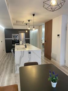 a kitchen with a table and a counter top at Alicante City Suite 2 in Alicante