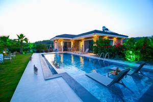 Swimmingpoolen hos eller tæt på EGE Villaları