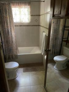 Ein Badezimmer in der Unterkunft Le Quad - One Bedroom & Studio Apt - Private, Spacious & Secured