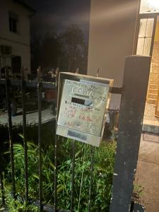 a sign that reads pasosa on a fence at b&b da maty in Faenza