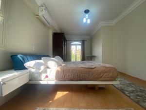a bedroom with a bed in a room at Comfortable 3BR New Cairo Prime Spot in Cairo