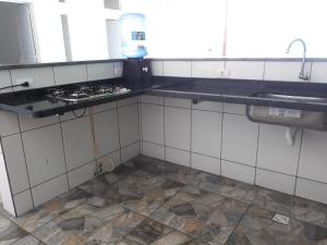 a kitchen with a sink and a stove at Area de Lazer Isah in Araraquara