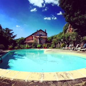 a large swimming pool in front of a house at Hotel Parco Erosa in Abbadia San Salvatore