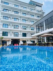 Bazén v ubytování Ocean Star Hotel Coron nebo v jeho okolí