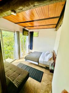 Postel nebo postele na pokoji v ubytování Ecohotel Portillo de San Bernardo