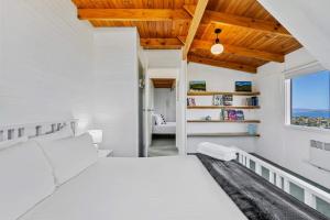 Fotografie z fotogalerie ubytování Ocean Views 20kms from CBD Sleeps 10 v destinaci Kingston Beach