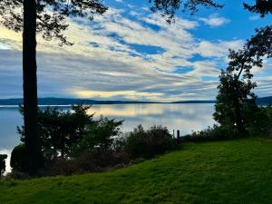 Gallery image of Waterfront Chalet with Hot Tub, Beach, and Views in Camano