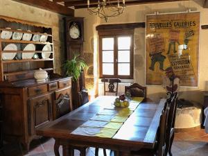 Χώρος καθιστικού στο Gîte calme avec Spa en été, animaux acceptés, parcage, pour 8 personnes - FR-1-586-64
