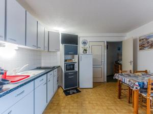 Η κουζίνα ή μικρή κουζίνα στο Appartement T3 à Biscarrosse - Plage à 400m - FR-1-521-253