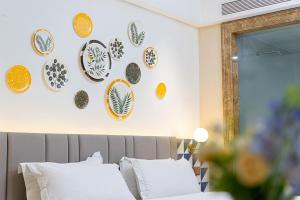 Postel nebo postele na pokoji v ubytování Mediterranean Hotel, Zhangmutou Branch, Dongguan