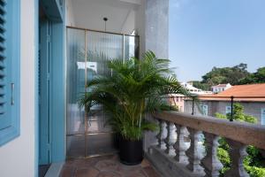 Balkon oz. terasa v nastanitvi Listen to the 19th century German castle hotel